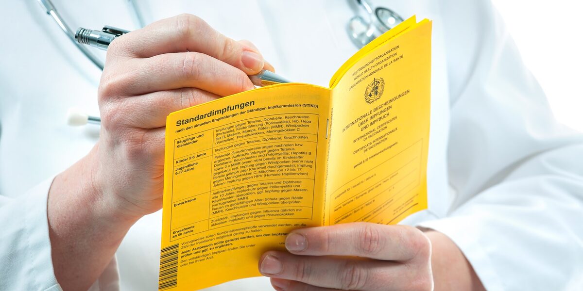 Doctor is filling out an international certificate of the vaccination Schlagwort(e): document, medical, record, pharmacology, prevention, infection, vaccine, certificate, care, vaccinate, cure, documentation, health, vaccination, book, international, healthcare, doctor, international certificate of vaccination, worker, medicine, woman, passport, assistance, prescription, injecting, practice, injection, vaccinating, stethoscope, service, nurse, physician, itinerary, general practitioner, show, write, form, travel, epidemic, protection, isolated, protective, immunization, prophylaxis, safety, world health organisation, serum, pediatrician, hold, allgemeinmedizinier, arzt, arztpraxis, diphterie, gebärmutterhalskrebs, gelbfieber, grippe, impfung, hepatitis, impfausweis, impfbuch, impfen, impfmüde, impfpass, impfspritze, keuchhusten, kinderarzt, kinderklinik, kinderlähmung, kinderärztin, krankenhaus, krankheiten, krankheitserreger, malaria, masern, mediziner, meningitis, mumps, pneumokokken, pocken, polio, pädiatrie, reise, rotavirus, röteln, tetanus, tollwut, tuberkolose, vorsorge, windpocken, ärztin, ansteckung, epidemie, impfstoff, injektion, medizin, pandemie, prophylaxe, vorbeugung, international certificate of vaccination