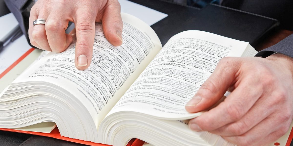 Rechtsanwalt, Anwalt, Gesetze, Gesetzbuch, Verteidigung, Verteidiger, Paragraphen, Business, Anzug, Krawatte, Hände, schreiben, lesen, Beratung, Rechtsberatung, Frage, Jura, Paragraf, Rechtsschutz, Paragrafendschungel, Recht, Justiz, Gericht, Verhandlung, Anklage, Klage, klagen, Kanzlei, Beistand, Sozietät, verklagen, beraten, Hilfe, Notar, legal, Gerechtigkeit, Straftat, Ordnungswidrigkeit, Büro, Dokument, Arbeitsrecht, Kündigung, Familie, Strafrecht, Verkehrsrecht, Strafe, Strafverteidiger, Testament, rechtsanwalt, anwalt, gesetze, gesetzbuch, verteidigung, verteidiger, paragraphen, business, anzug, krawatte, hnde, schreiben, lesen, beratung, rechtsberatung, frage, jura, paragraf, rechtsschutz, paragrafendschungel, recht, justiz, gericht, verhandlung, anklage, klage, klagen, kanzlei, beistand, soziett, verklagen, beraten, hilfe, notar, legal, gerechtigkeit, straftat, ordnungswidrigkeit, bro, dokument, arbeitsrecht, kndigung, familie, strafrecht, verkehrsrecht, strafe, strafverteidiger, testament, finger, zeigen