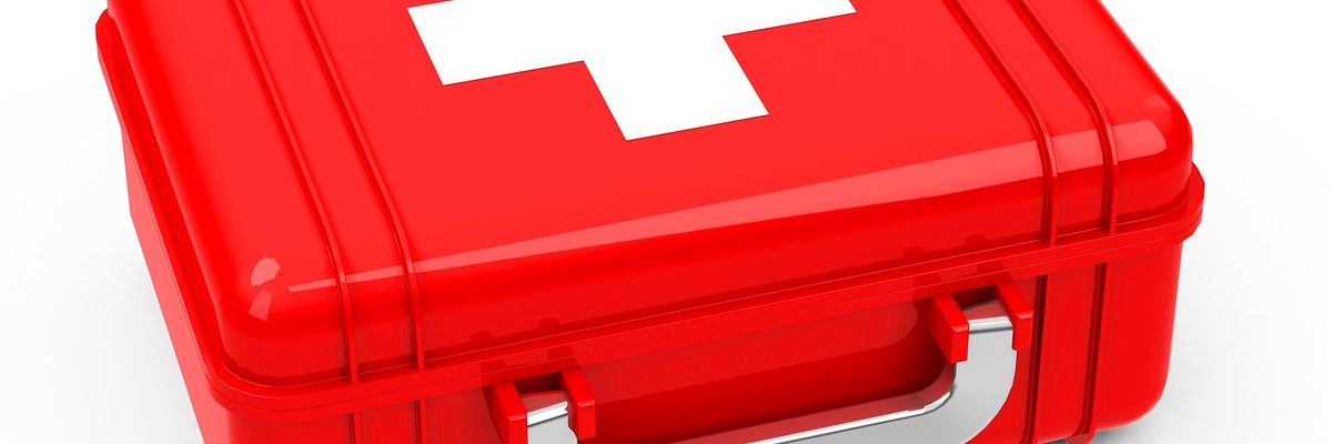 erste hilfe, hilfe, helfen, service, ersthelfer, box, chirurgie, doktor, dringlichkeit, first-aid, gesundheit, krankheit, unfall, healthcare, isoliert, krankenhaus, medizin, pflege, pharmazie, physisch, rettung, rot, symbol, warnung, zeichen, rztin, arzt, chirugie, krank, anruf, defekt, direkt, gefahr, griff, koffer, krankenwagen, kreuz, notfall, online, reparatur, reparieren, retter, rettungsdienst, risiko, schnell, sicherheit, sofort, tasche, soforthilfe, untersttzung