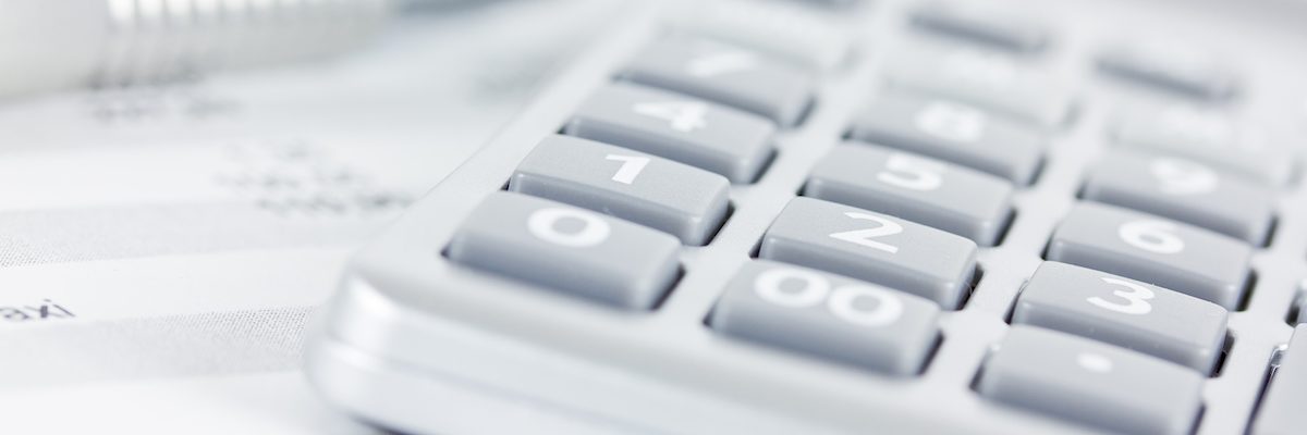 taschenrechner, bro, buchhaltung, kugelschreiber, bwa, steuern, steuererklrung, brokratie, steuer, auswertung, einkommensteuer, statistik, steuerberater, verlust, gewinn, schreibtisch, abschluss, jahresabschluss, zahlen, bilanz, zahlenkolonnen, unternehmen, unternehmer, ergebis, jahresergebnis, steuerberatung, ausschnitt, nah, nahaufnahme, prfung, finanzamt, firma, rating, firmenrating, bank, banken, report, ratingreport, ziffern, geschftszahlen, konto, daten, bilanzierung, finanzen, geschft, umsatz