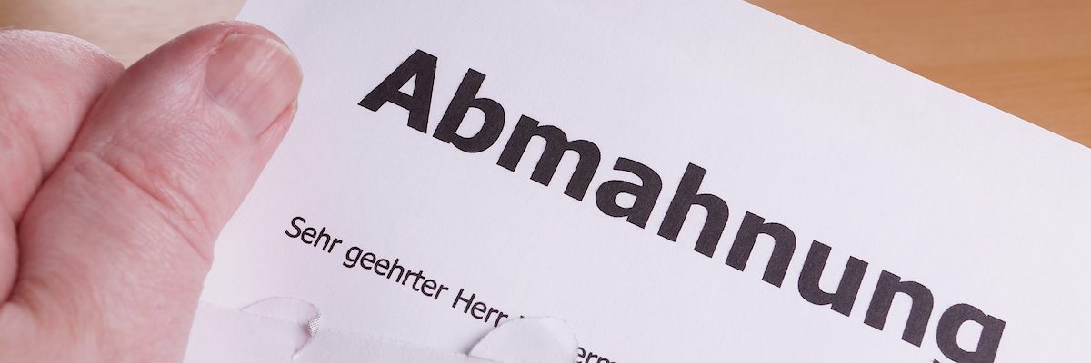 geöffneter Briefumschlag mit Abmahnung Schlagwort(e): abmahnung, brief, schreiben, abmahnen, abmahnschreiben, recht, mahnung, umschlag, öffnen, offen, mahnbescheid, muster, mustermann, schriftstück, abmahnwelle, unrecht, papier, briefumschlag, hand, zivilrecht, rechtsschutz, unterlassungsaufforderung, urheberrecht, wettbewerbsrecht, unterlassungserklärung, strafe, abmahnung, brief, schreiben, abmahnen, abmahnschreiben, recht, mahnung, umschlag, ffnen, offen, mahnbescheid, muster, mustermann, schriftstck, abmahnwelle, unrecht, papier, briefumschlag, hand, zivilrecht, rechtsschutz, unterlassungsaufforderung, urheberrecht, wettbewerbsrecht, unterlassungserklrung, strafe