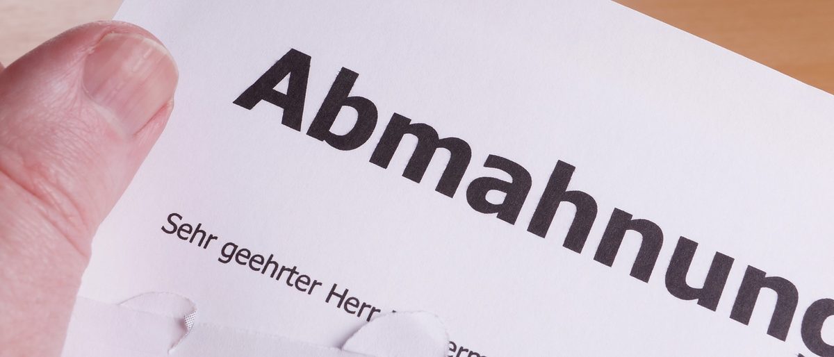 geöffneter Briefumschlag mit Abmahnung Schlagwort(e): abmahnung, brief, schreiben, abmahnen, abmahnschreiben, recht, mahnung, umschlag, öffnen, offen, mahnbescheid, muster, mustermann, schriftstück, abmahnwelle, unrecht, papier, briefumschlag, hand, zivilrecht, rechtsschutz, unterlassungsaufforderung, urheberrecht, wettbewerbsrecht, unterlassungserklärung, strafe, abmahnung, brief, schreiben, abmahnen, abmahnschreiben, recht, mahnung, umschlag, ffnen, offen, mahnbescheid, muster, mustermann, schriftstck, abmahnwelle, unrecht, papier, briefumschlag, hand, zivilrecht, rechtsschutz, unterlassungsaufforderung, urheberrecht, wettbewerbsrecht, unterlassungserklrung, strafe