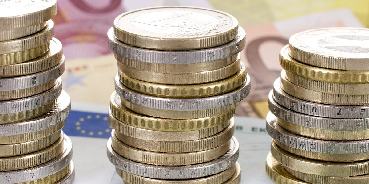 geld, euro, eurostcke, euroschein, geldscheine, turm, stapel, sule, euros, whrung, sparen, ausgeben, finanzen, finanzierung, euroscheine, gestapelt, gold, silber, ein, zwei, viele, stck, menge, eurostck, bank, wohlstand, reichtum, makro, ersparnis, business, wechseln, wechselkurs, europisch, europa, eu, markt, kaufen, verdienen, mnzen, mnzstapel, mnzgeld, kleingeld, mnze, kosten, wirtschaft, steuer, finanzwirtschaft, geldanlage, gutschein, geschenk
