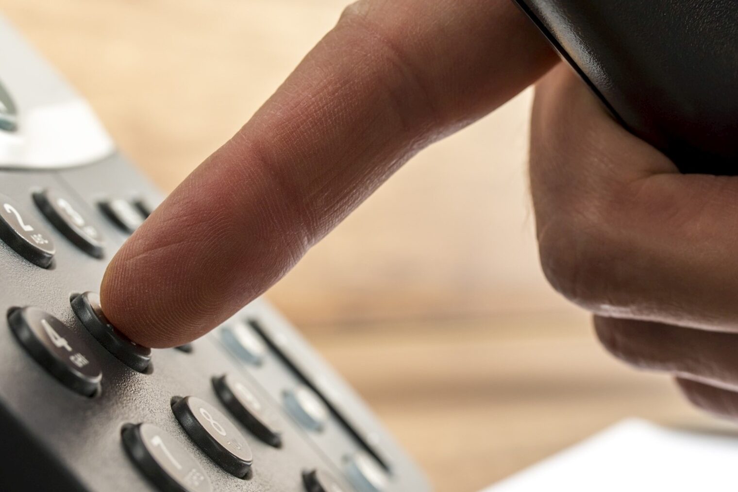 Closeup of male hand dialing a telephone number on black landline phone in a global communication concept. Schlagwort(e): telephone, phone, contact, reception, support, line, connection, dialing, calling, call, making, global, service, urgent, sos, emergency, operator, businessperson, finger, receiver, pushing, communicate, conversation, ask, interview, male, keypad, technology, button, helpline, customer, telemarketing, marketing, communication, telecommunications, manager, information, center, network, media, modern, black, assistance, feedback, holding, handset, closeup, hand, business, concept, telephone, phone, contact, reception, support, line, connection, dialing, calling, call, making, global, service, urgent, sos, emergency, operator, businessperson, finger, receiver, pushing, communicate, conversation, ask, interview, male, keypad, technology, button, helpline, customer, telemarketing, marketing, communication, telecommunications, manager, information, center, network, media, modern, black, assistance, feedback, holding, handset, closeup, hand, business, concept, kontakt, telefon