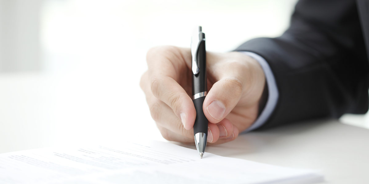Close-up of businessman fill the form. Schlagwort(e): Contract, Document, Writing, Business People, Fill, Form, Contract, Business, Loan, Form, Application Form, Sign, Finance, Financer, Financial, Businessman, Close-up, Signature, Human Hand, Pen, Office, Paper, Strategy, Men, Ceo, Office, Administrator, Agreement, Desk, Manager, Filling, Working, Professional Occupation, Suit, Important, Job, Horizontal, Unrecognizable Person, contract, document, writing, business people, fill, form, business, loan, application form, sign, finance, financer, financial, businessman, close-up, signature, human hand, pen, office, paper, strategy, men, ceo, administrator, agreement, desk, manager, filling, working, professional occupation, suit, important, job, horizontal, unrecognizable person