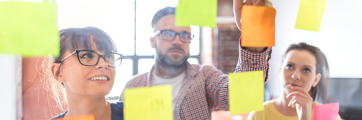 Titelbild-Design-Thinking-Workshop Konzept Notizzettel Strategie