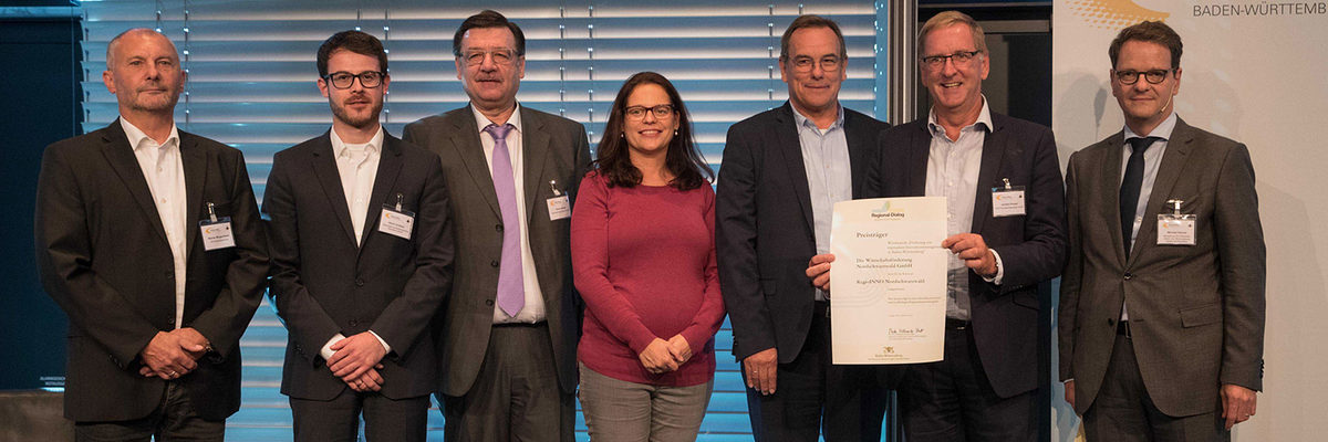 Klaus Günter (3.v.l.), Innovationsberater der Kammer, hier mit den Projektbeteiligten von ¿RegioINNO¿ freut sich über die Zuwendungen des Landes. Titelbild Innovationsmanagement Region Nordschwarzwald