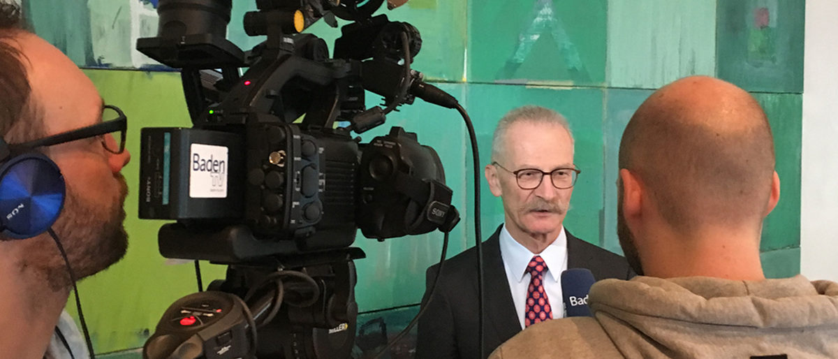 Gerd Lutz, Hauptgeschäftsführer der Handwerkskammer Karlsruhe, im Interview mit Baden TV. Jahrespressekonferenz 2019 Lutz