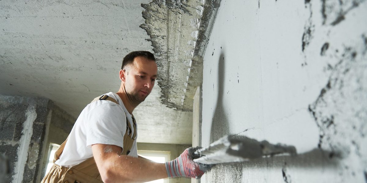 Plasterer using screeder spraying thin-layer putty plaster mortar finishing on brick wall Schlagwort(e): plastering, plaster, plasterer, wall, walling, renovation, renewal, finishing, coating, mortar, screeder, worker, man, building, builder, construction, contractor, technology, industry, interior, troweling, putting, indoors, person, room, apartment, screeding, structure, working, workman, plastering, plaster, plasterer, wall, walling, renovation, renewal, finishing, coating, mortar, screeder, worker, man, building, builder, construction, contractor, technology, industry, interior, troweling, putting, indoors, person, room, apartment, screeding, structure, working, workman, Titelbild, Konjunktur